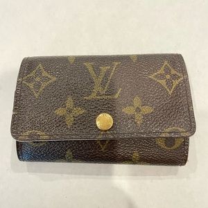 Authentic Louis Vuitton Monogram 6 Key Holder